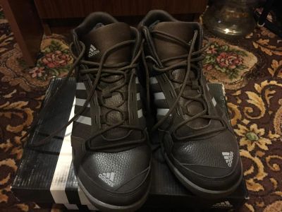 Лот: 10434927. Фото: 1. Зимние кроссовки Adidas Daroga. Кеды, кроссовки, слипоны
