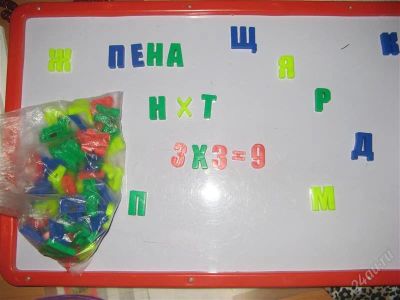 Лот: 1800364. Фото: 1. Доска с магнитными буквами и цифрами. Развивающие