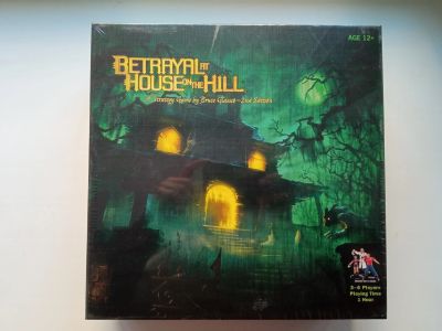 Лот: 25703371. Фото: 1. Betrayal at House on the Hill... Настольные игры, карты