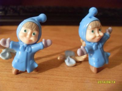 Лот: 3045243. Фото: 1. две маши (нет короны) повторные... Игрушки