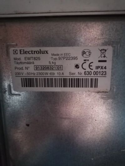 Лот: 25897578. Фото: 1. Двигатель стиральной машинки electrolux. Запчасти для стиральных и посудомоечных машин