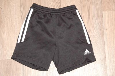 Лот: 3783611. Фото: 1. Шорты Adidas. Брюки, шорты, джинсы