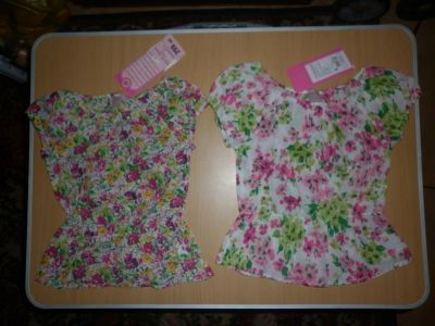 Лот: 3693383. Фото: 1. блузка в цветочек. Платья, сарафаны