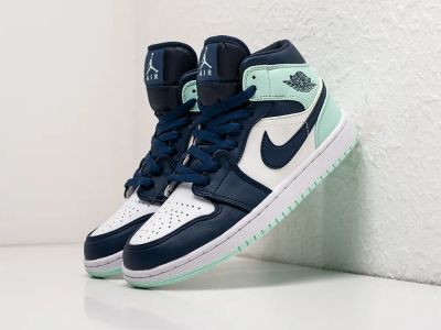 Лот: 20340135. Фото: 1. Кроссовки Nike Air Jordan 1 Mid. Кеды, кроссовки, слипоны