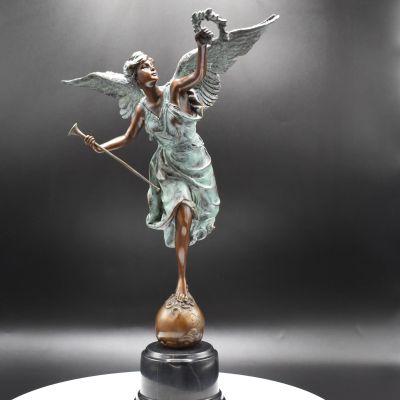 Лот: 24986429. Фото: 1. Бронзовая статуэтка "Ника с венком... Фигурки, статуэтки