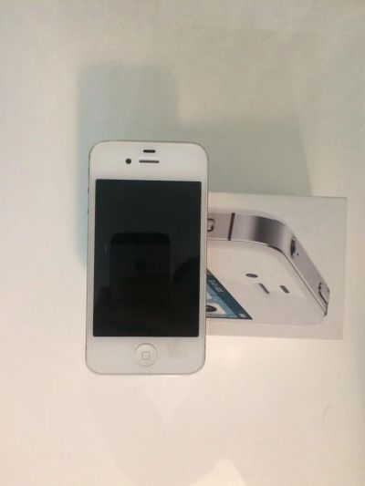 Лот: 10774522. Фото: 1. iPhone 4s 16gb с коробкой (залочен... Смартфоны