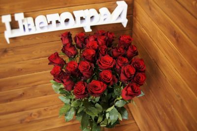 Лот: 8060948. Фото: 1. Букет от 25 роз с 30 % скидкой... Свежие цветы