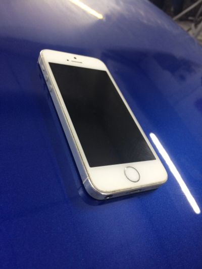 Лот: 11742690. Фото: 1. iPhone 5s 16g. Кнопочные мобильные телефоны