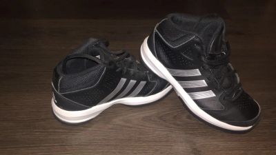 Лот: 7987349. Фото: 1. Кроссовки Adidas идеальное состояние. Кеды, кроссовки