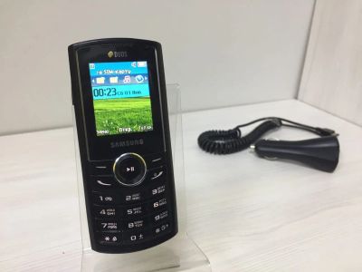 Лот: 15738268. Фото: 1. Телефон Samsung E2232. В комплекте... Кнопочные мобильные телефоны