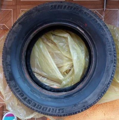 Лот: 14845886. Фото: 1. 2 колеса Bridgestone 185/70R14... Шины