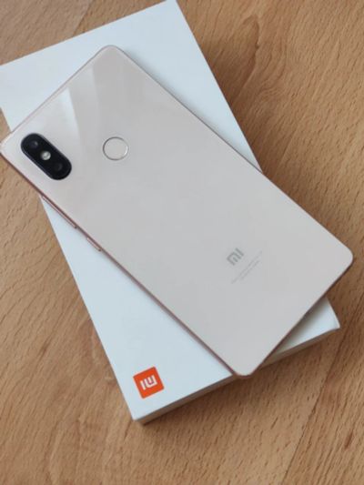 Лот: 14666344. Фото: 1. Xiaomi mi8 se 6/64gb Gold. Смартфоны