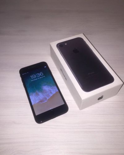 Лот: 11924096. Фото: 1. iPhone 7 32 gb black. Смартфоны