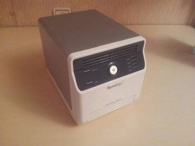 Лот: 15207473. Фото: 1. NAS Synology DS411j + 3 HDD... СХД