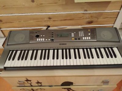 Лот: 12318338. Фото: 1. Синтезатор yamaha psr R300. Клавишные