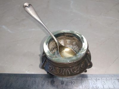 Лот: 18412695. Фото: 1. Солонка с ложечкой мельхиор Клеймо... Предметы интерьера и быта