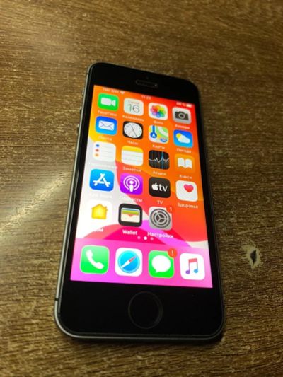 Лот: 14823924. Фото: 1. Смартфон Apple iPhone SE 32GB... Смартфоны