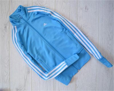 Лот: 10963600. Фото: 1. Мастерка Adidas. Размер М. Легкие куртки, толстовки