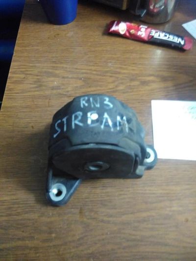 Лот: 11181940. Фото: 1. Подушка двигателя Honda Stream... Двигатель и элементы двигателя