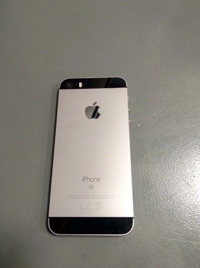 Лот: 13457986. Фото: 1. iPhone SE 32gb. Смартфоны