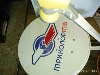 Лот: 22956473. Фото: 1. Спутниковая тарелка с кронштейном... Цифровое, спутниковое ТВ
