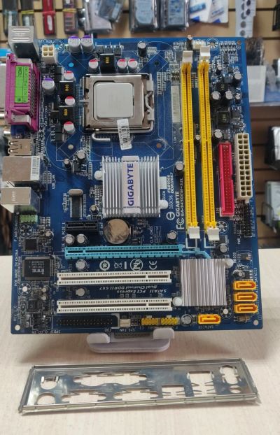 Лот: 20730545. Фото: 1. Мат. плата Gigabyte GA-945GCM-S2L... Материнские платы