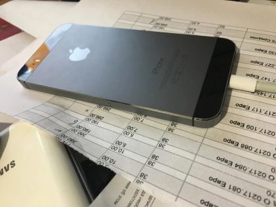 Лот: 8591757. Фото: 1. iphone 5s 16gb черный. Смартфоны