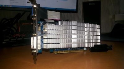 Лот: 7083361. Фото: 1. Видеокарта Gigabyte GeForce GT... Видеокарты