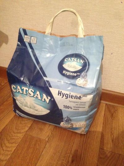 Лот: 7106914. Фото: 1. Наполнитель впитывающий Catsan... Миски, лотки, наполнители