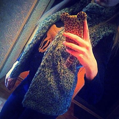 Лот: 4144206. Фото: 1. меховой жилет Bershka срочно по... Верхняя одежда