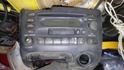 Лот: 5049268. Фото: 1. штатная магнитола toyota vitz... Другое (автозапчасти)