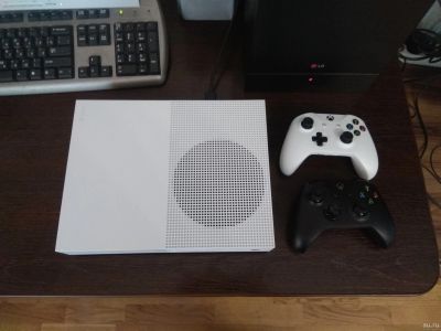 Лот: 13717715. Фото: 1. Продам xbox one s 1tb. Игровые приставки, консоли
