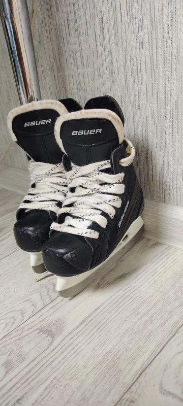 Лот: 24910240. Фото: 1. Коньки хоккейные Bauer 140. Размер... Коньки