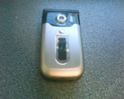 Лот: 529389. Фото: 1. Sony Ericsson z550i(не рабочий... Кнопочные мобильные телефоны
