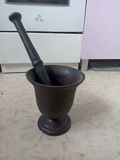 Лот: 21636897. Фото: 1. Венчик с пестиком чугун (стоит... Другое (антиквариат)