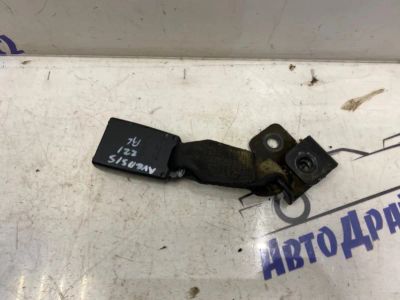 Лот: 21713632. Фото: 1. замок ремня безопасности Toyota... Двигатель и элементы двигателя