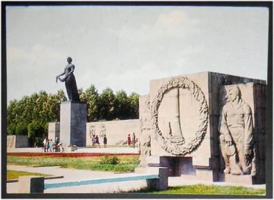 Лот: 7789732. Фото: 1. Открытка Ленинград. Пискаревское... Открытки, конверты