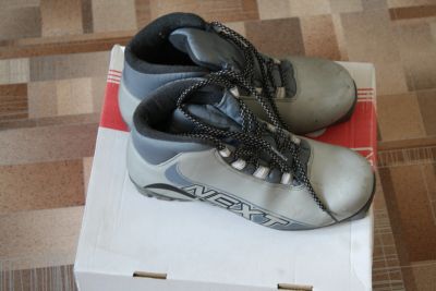 Лот: 14359212. Фото: 1. Ботинки для беговых лыж Larsen... Ботинки