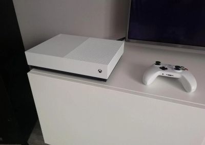 Лот: 17886571. Фото: 1. Xbox one s all digital 2 белых... Игровые приставки, консоли