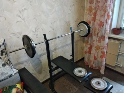 Лот: 13456056. Фото: 1. Скамья со стойками + штанга. Штанги, блины