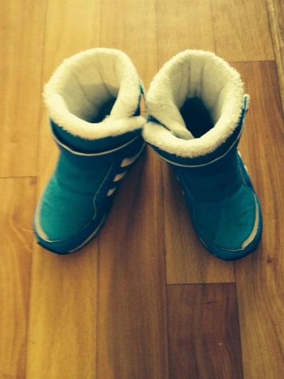 Лот: 3849046. Фото: 1. Высокие кроссовки Adidas немного... Кеды, кроссовки