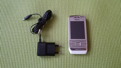 Лот: 11571185. Фото: 1. Nokia E66 + зарядное устройство. Кнопочные мобильные телефоны