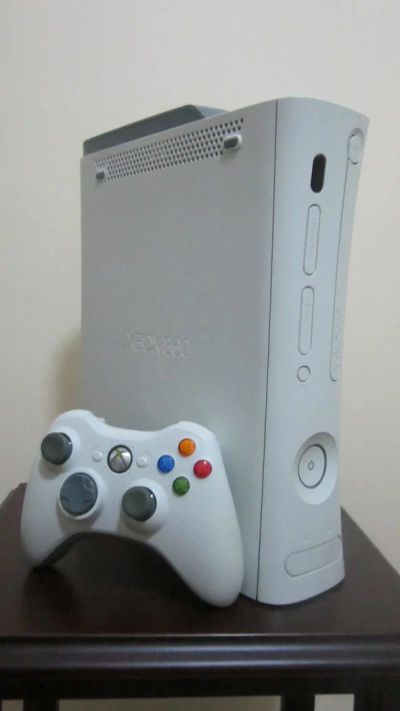 Лот: 11521054. Фото: 1. Xbox 360 прошитый + 100 дисков. Консоли