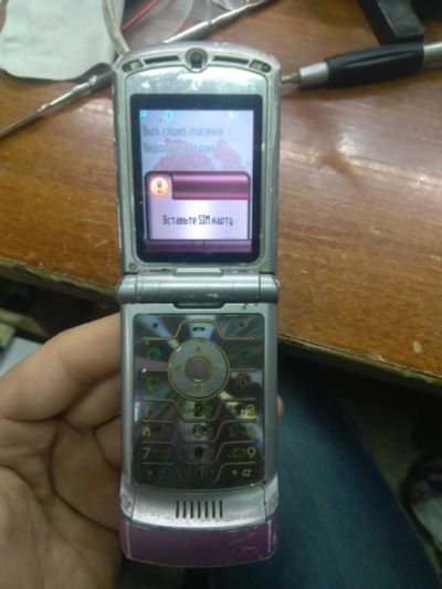Лот: 15619801. Фото: 1. Motorola RAZR V3i без АКБ. Кнопочные мобильные телефоны
