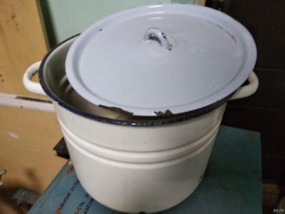 Лот: 13010133. Фото: 1. кастрюля эмалированная белая... Кастрюли