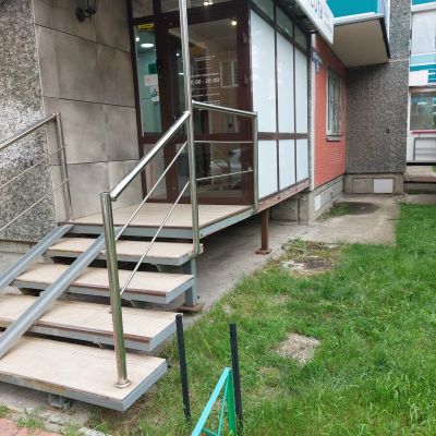 Лот: 25605278. Фото: 1. Входная группа с лестницей. Двери входные