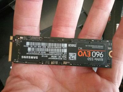 Лот: 10543507. Фото: 1. SSD M.2 накопитель Samsung 960... SSD-накопители