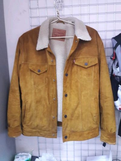 Лот: 12230280. Фото: 1. Продам куртку Шерпа levis. Легкие куртки, толстовки