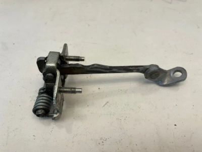 Лот: 22458836. Фото: 1. ограничитель двери Renault Duster... Другое (автозапчасти)