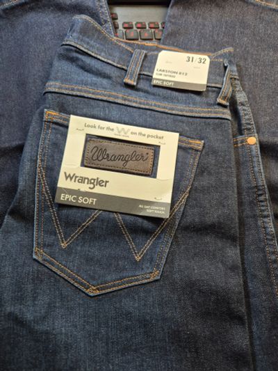 Лот: 17789697. Фото: 1. Джинсы мужские Wrangler Larston... Брюки, джинсы, шорты